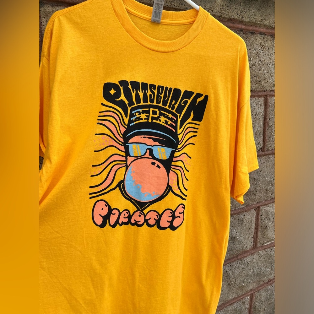 Brand new w/o tags Pittsburgh pirate baseball tshirt XL unisex